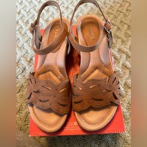 Earth Shoes wedge sandals